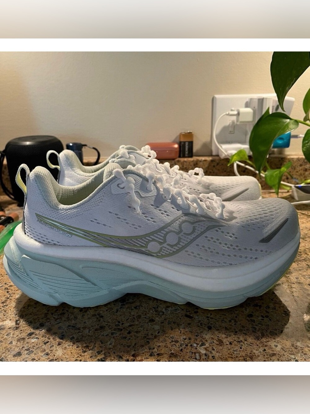 Saucony Women's Hurricane 25 Wide